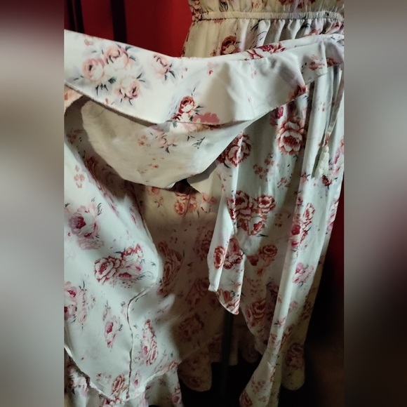 Floral faux wrap dress - Picture 3 of 8